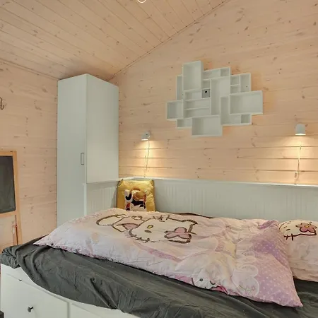 4 Bedroom In *