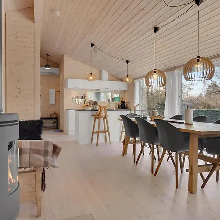 4 Bedroom In *