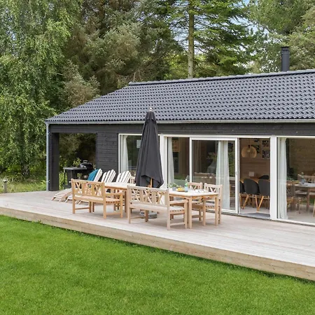 4 Bedroom In Holiday home Hojby