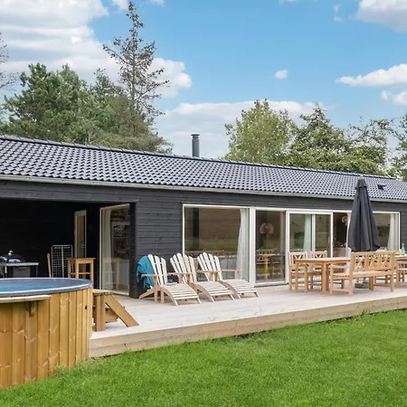 Holiday home 4 Bedroom In